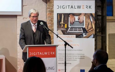 Wirtschaftsminister Jörg Steinbach gratuliert Digitalwerk zum 1-jährigem Bestehen